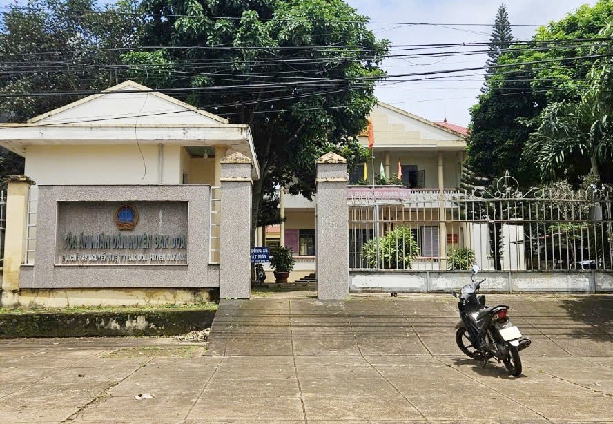 Khởi tố người đưa hối lộ 70 triệu đồng cho thẩm ph&aacute;n- Ảnh 1.