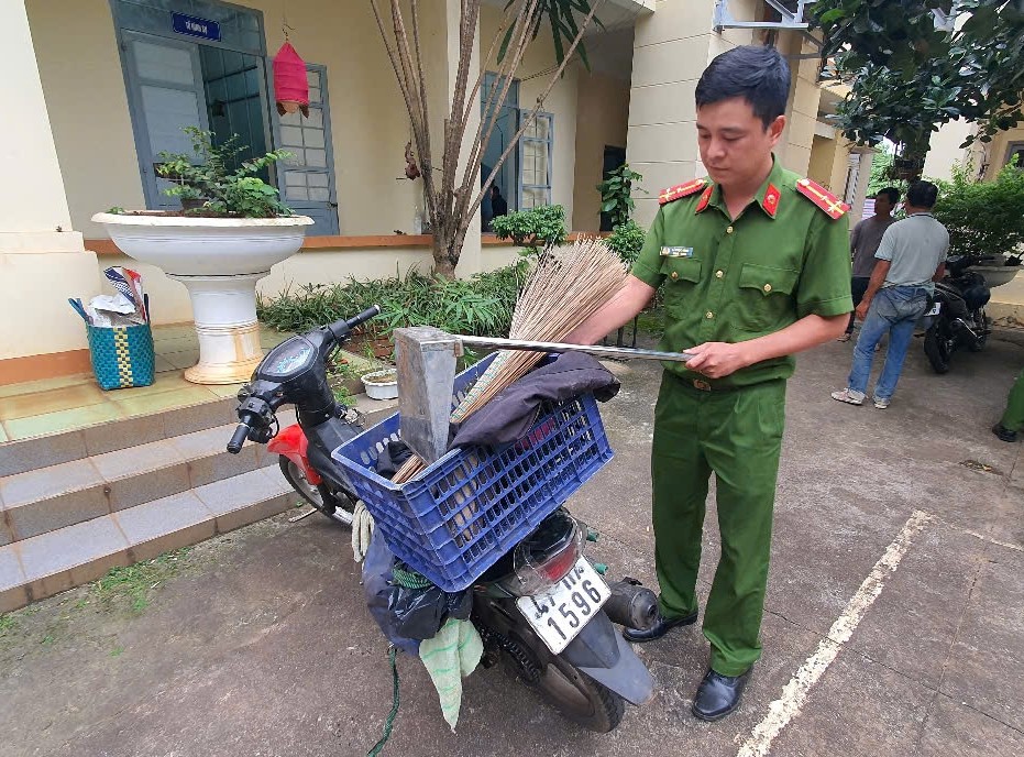 Đóng giả "lao công" quét rác gây ra hàng loạt vụ trộm cắp- Ảnh 1.