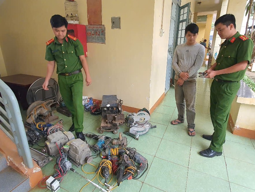 Đóng giả "lao công" quét rác gây ra hàng loạt vụ trộm cắp- Ảnh 2.