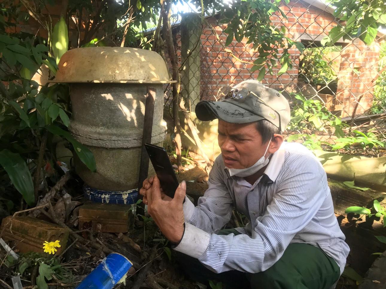 Làm nhà cho ong rồi… "mời" về xây tổ- Ảnh 1.