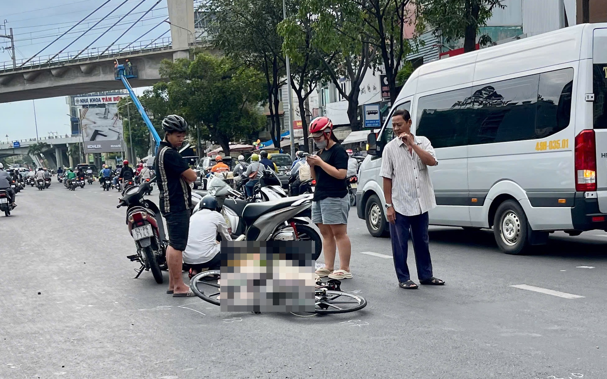 Phát hiện hai người đàn ông ở Bình Thạnh tử vong bất thường trên đường