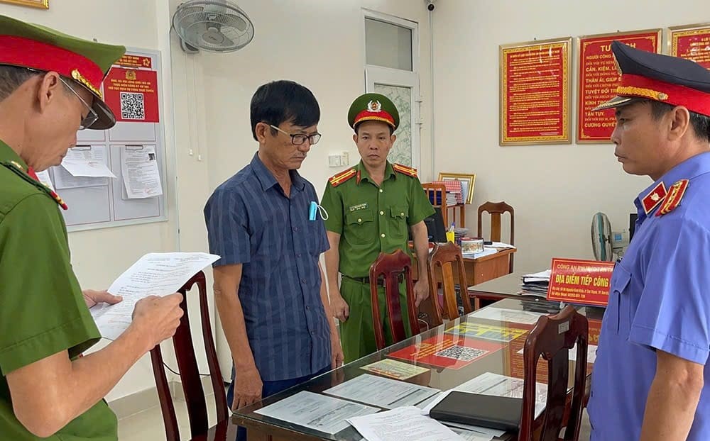 Cựu gi&aacute;m đốc một ban quản l&yacute; ở Quảng Nam bị khởi tố v&igrave; g&acirc;y l&atilde;ng ph&iacute;- Ảnh 1.