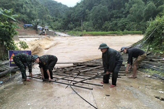 Miền Trung mưa rất to, miền Bắc trời trở rét- Ảnh 1.