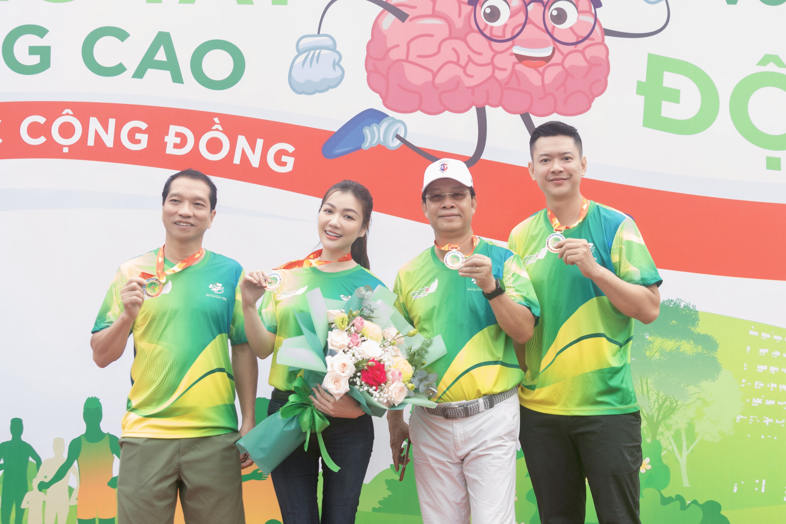 Hoa hậu Th&aacute;i Nhi&ecirc;n Phương đồng h&agrave;nh đi bộ n&acirc;ng cao nhận thức bệnh đột quỵ- Ảnh 2.