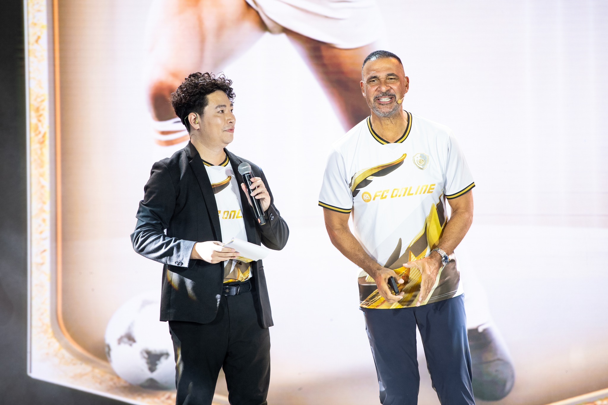 Gullit n&oacute;i về đề cử The Best 2024 c&oacute; Messi, lời khuy&ecirc;n cho b&oacute;ng đ&aacute; Việt Nam- Ảnh 1.