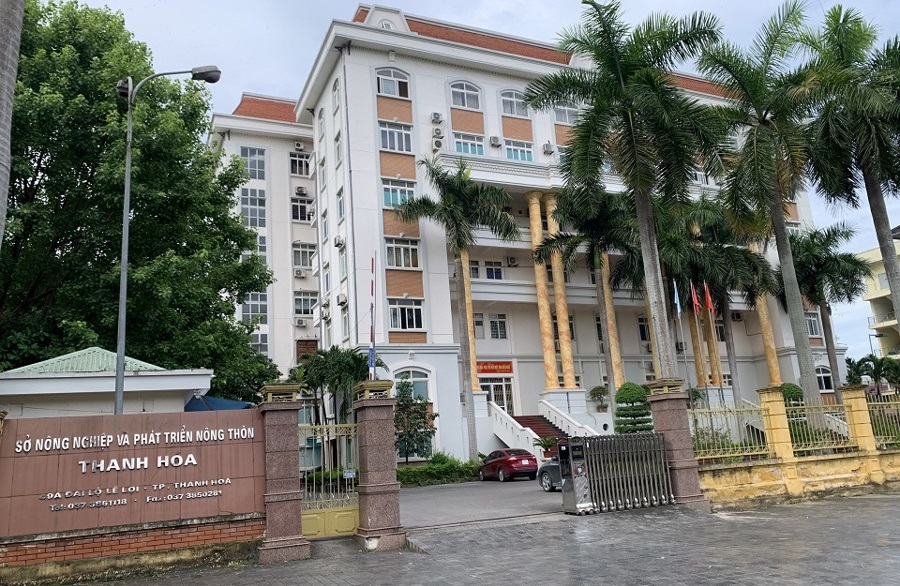 Vừa tr&uacute;ng tuyển, 3 vi&ecirc;n chức xin nghỉ việc v&igrave; đi l&agrave;m xa- Ảnh 1.