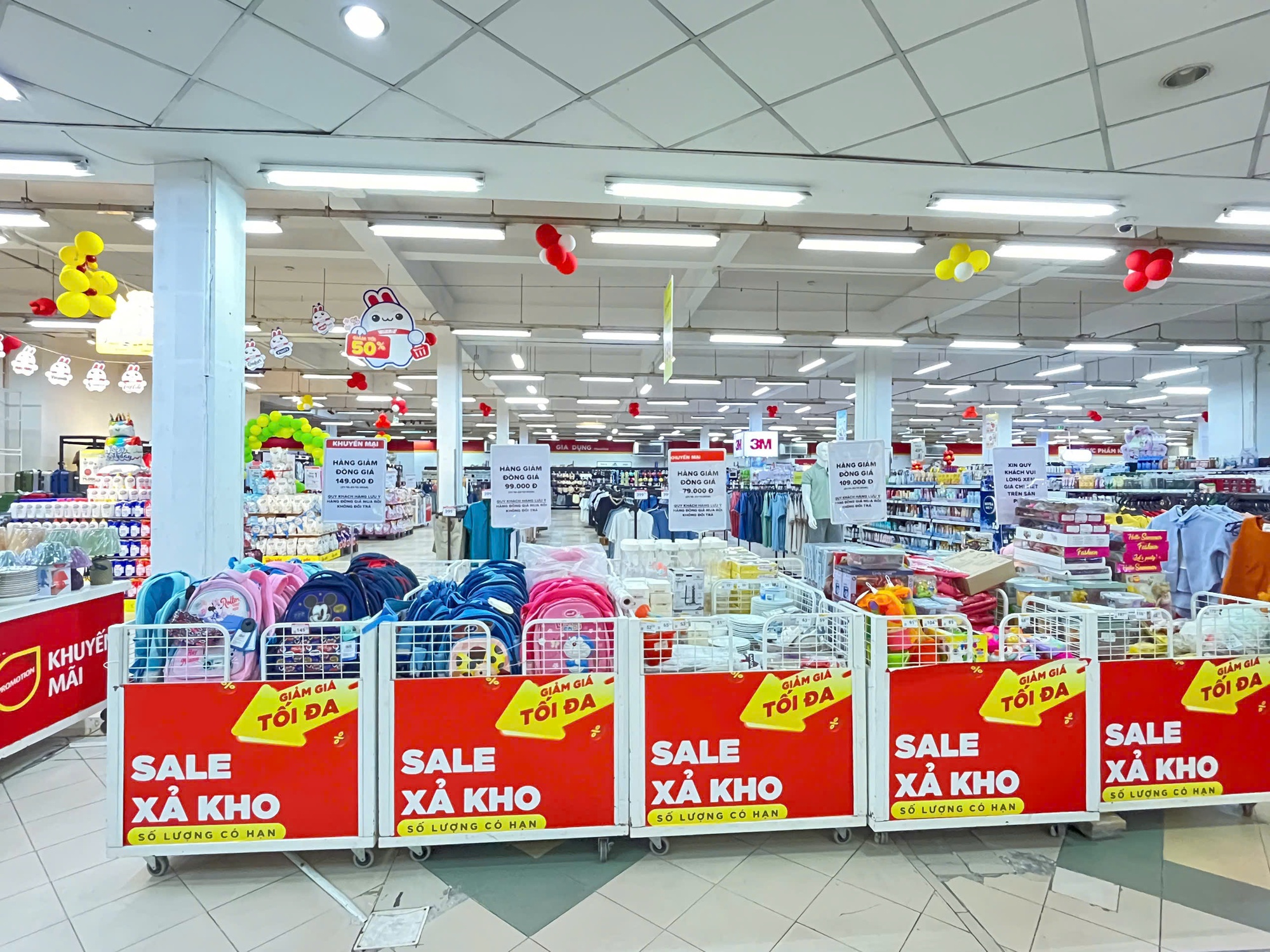 Vì sao nhiều cửa hàng giảm giá "kịch sàn" dịp Black Friday nhưng diễn biến lại gây bất ngờ?- Ảnh 1.