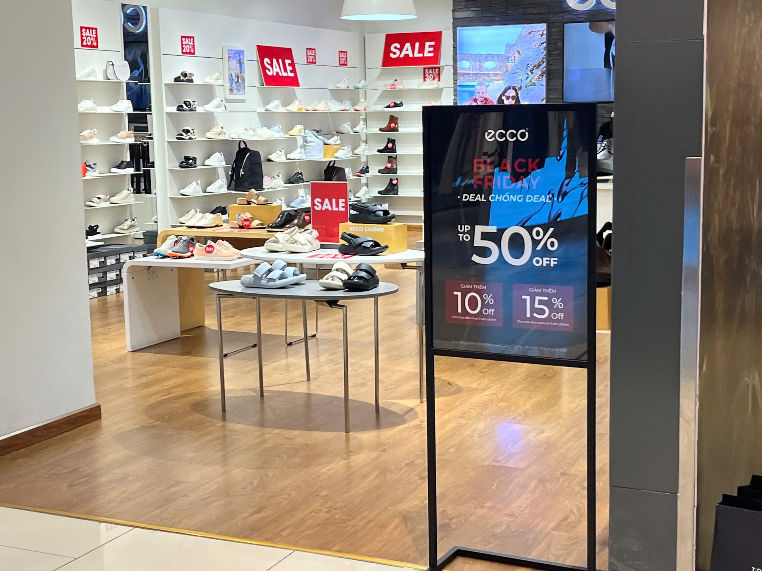Vì sao nhiều cửa hàng giảm giá "kịch sàn" dịp Black Friday nhưng diễn biến lại gây bất ngờ?- Ảnh 4.