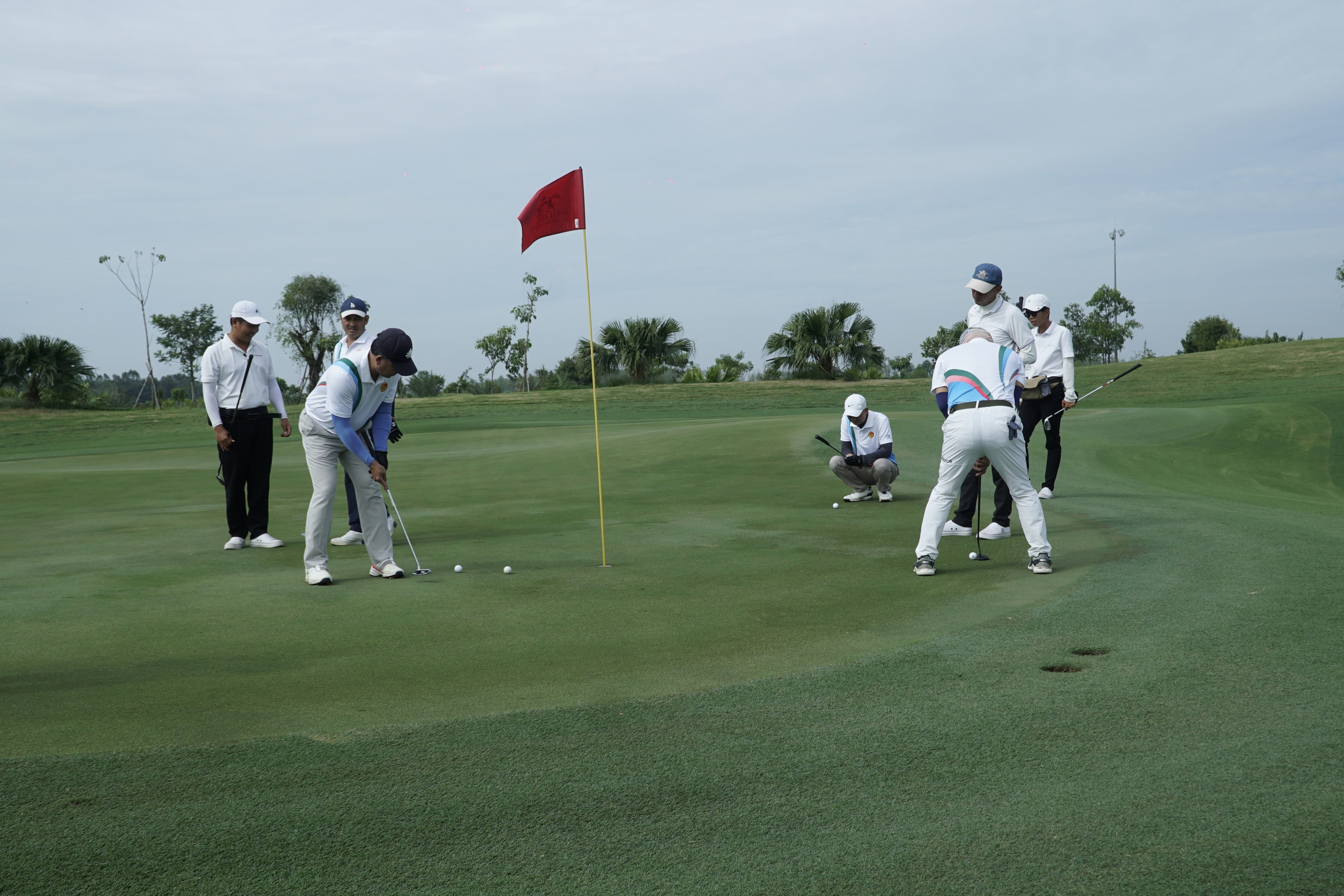 Giải Golf hữu nghị Long An - H&agrave;n Quốc thu h&uacute;t 140 golfer tham gia- Ảnh 3.