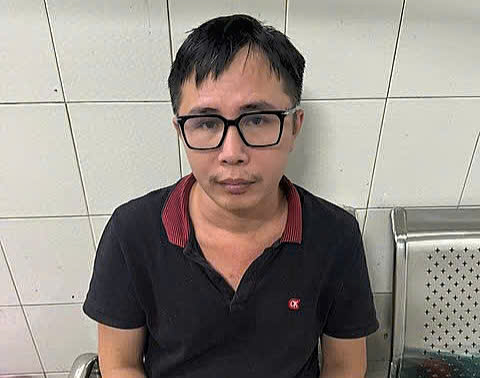 Người đ&agrave;n &ocirc;ng nhắm v&agrave;o phụ nữ tr&ecirc;n 30 tuổi, sử dụng Tinder để lừa hơn tỉ đồng- Ảnh 1.