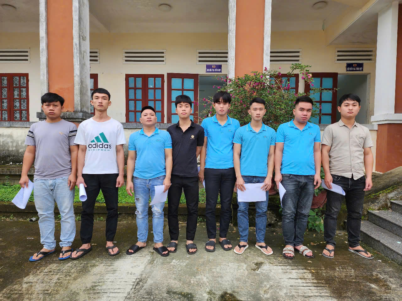 10 thanh ni&ecirc;n lao v&agrave;o đ&aacute;nh người nh&agrave; chủ rể tại tiệc cưới ở Quảng Nam- Ảnh 2.