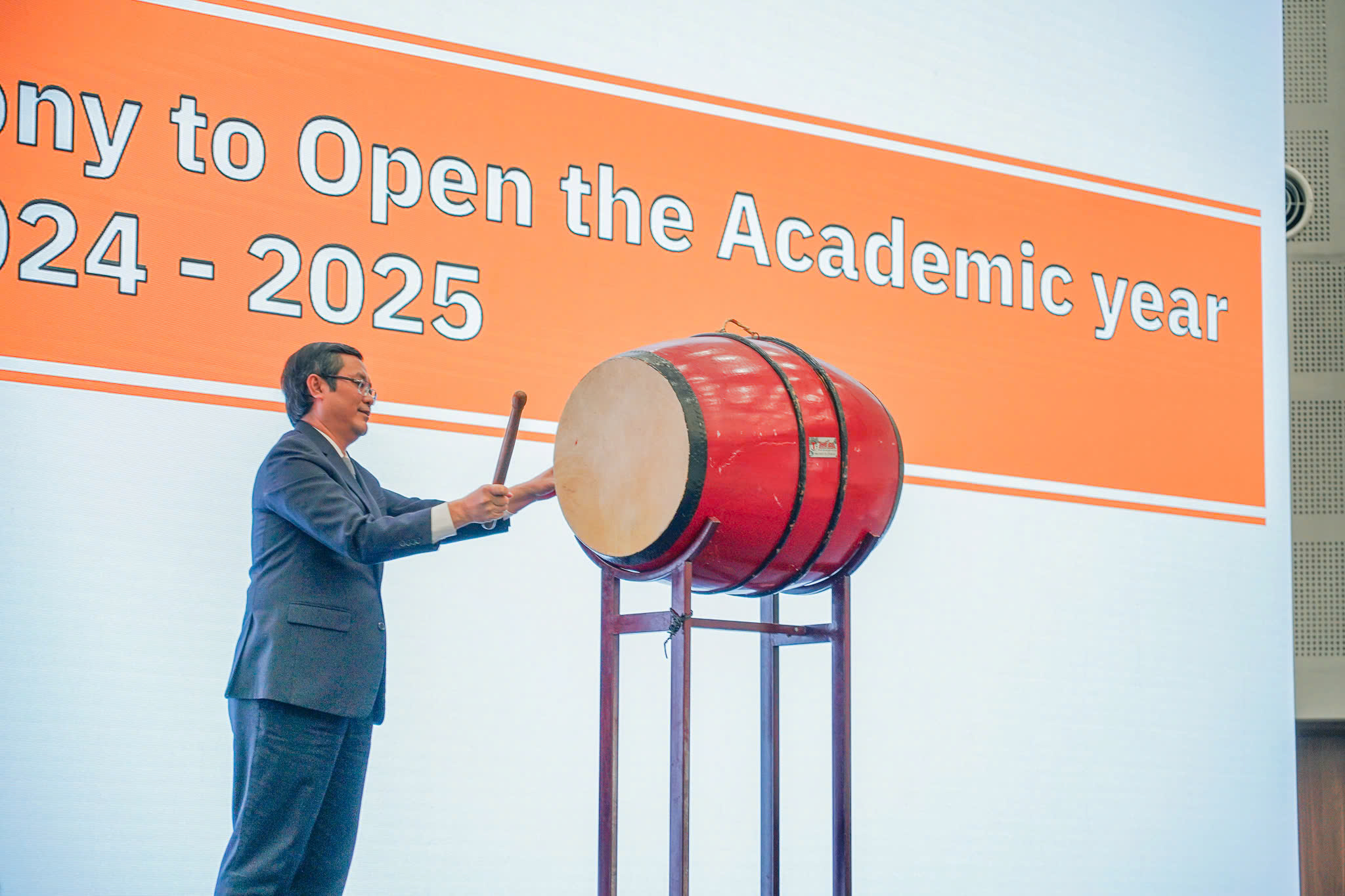 Trường Đại học Việt Đức trao hơn 8 tỉ đồng học bổng cho sinh vi&ecirc;n xuất sắc- Ảnh 2.