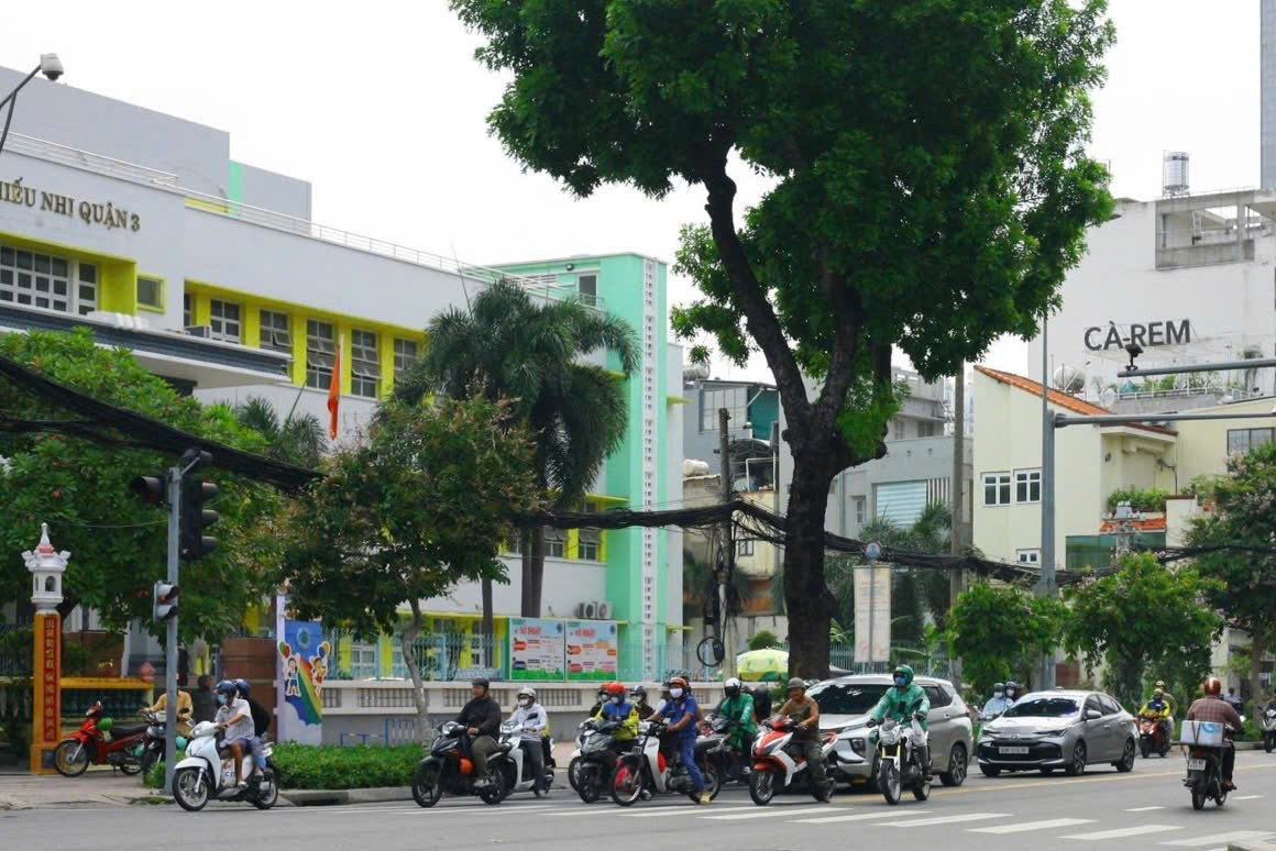 Thời tiết TP HCM h&ocirc;m nay, 5-11: Oi bức cả ng&agrave;y, đến đ&ecirc;m mới c&oacute; mưa r&agrave;o- Ảnh 1.