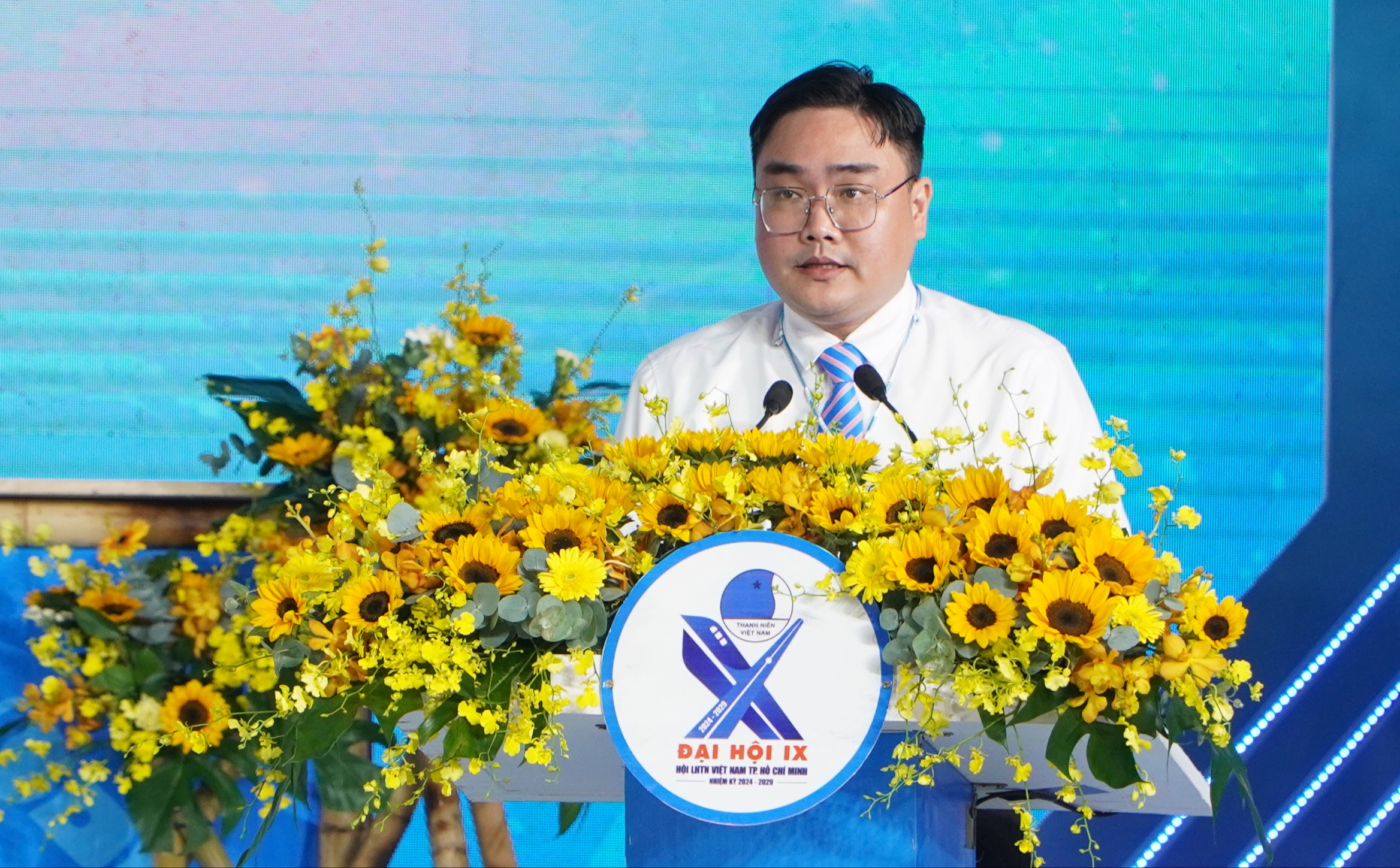 L&atilde;nh đạo TP HCM lu&ocirc;n tin tưởng v&agrave;o c&aacute;c tầng lớp thanh ni&ecirc;n th&agrave;nh phố - Ảnh 2.
