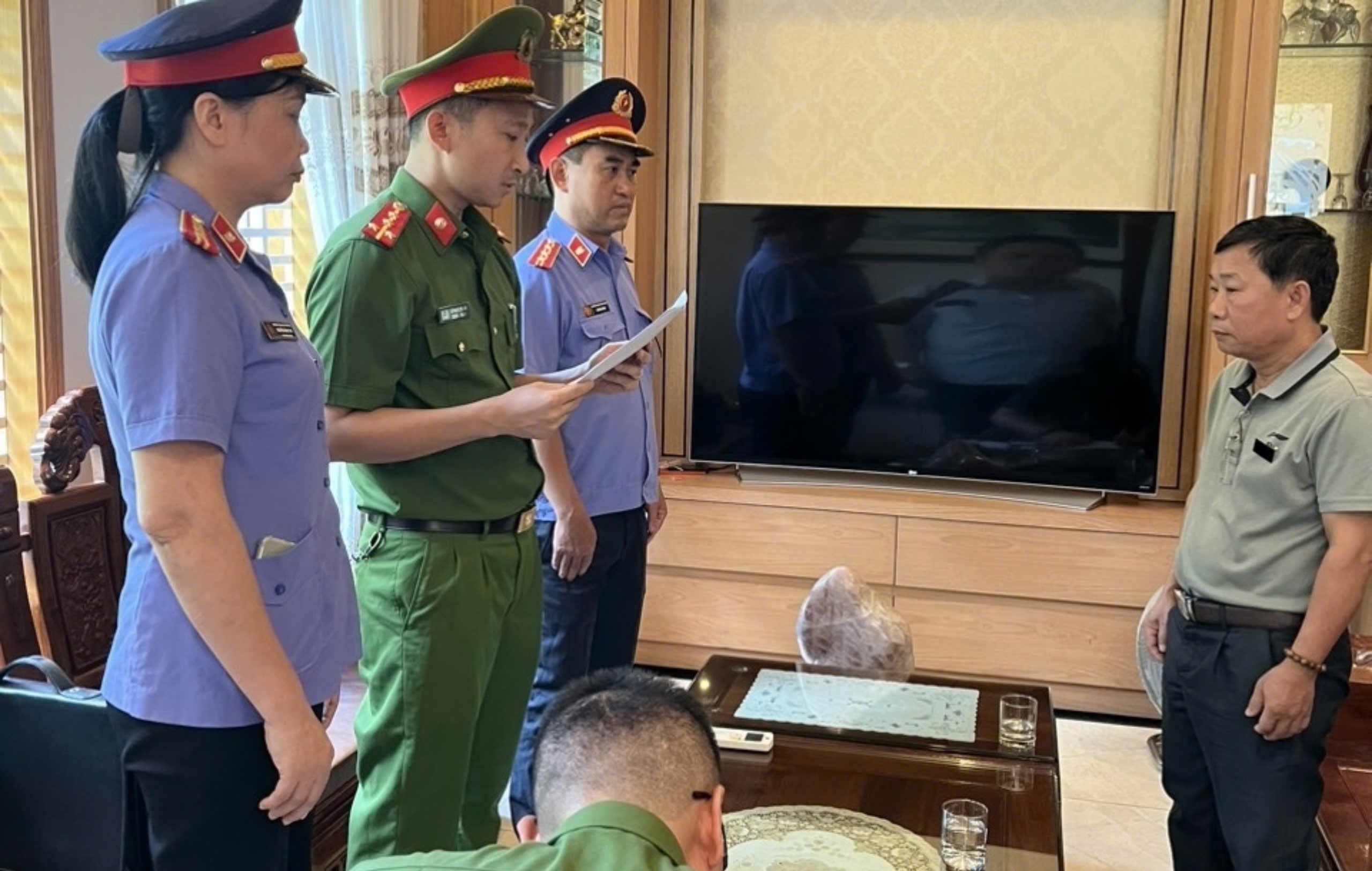 Kh&ocirc;ng nhận tội, cựu Gi&aacute;m đốc Sở T&agrave;i ch&iacute;nh Thanh H&oacute;a vẫn nộp 10 tỉ đồng khắc phục- Ảnh 3.