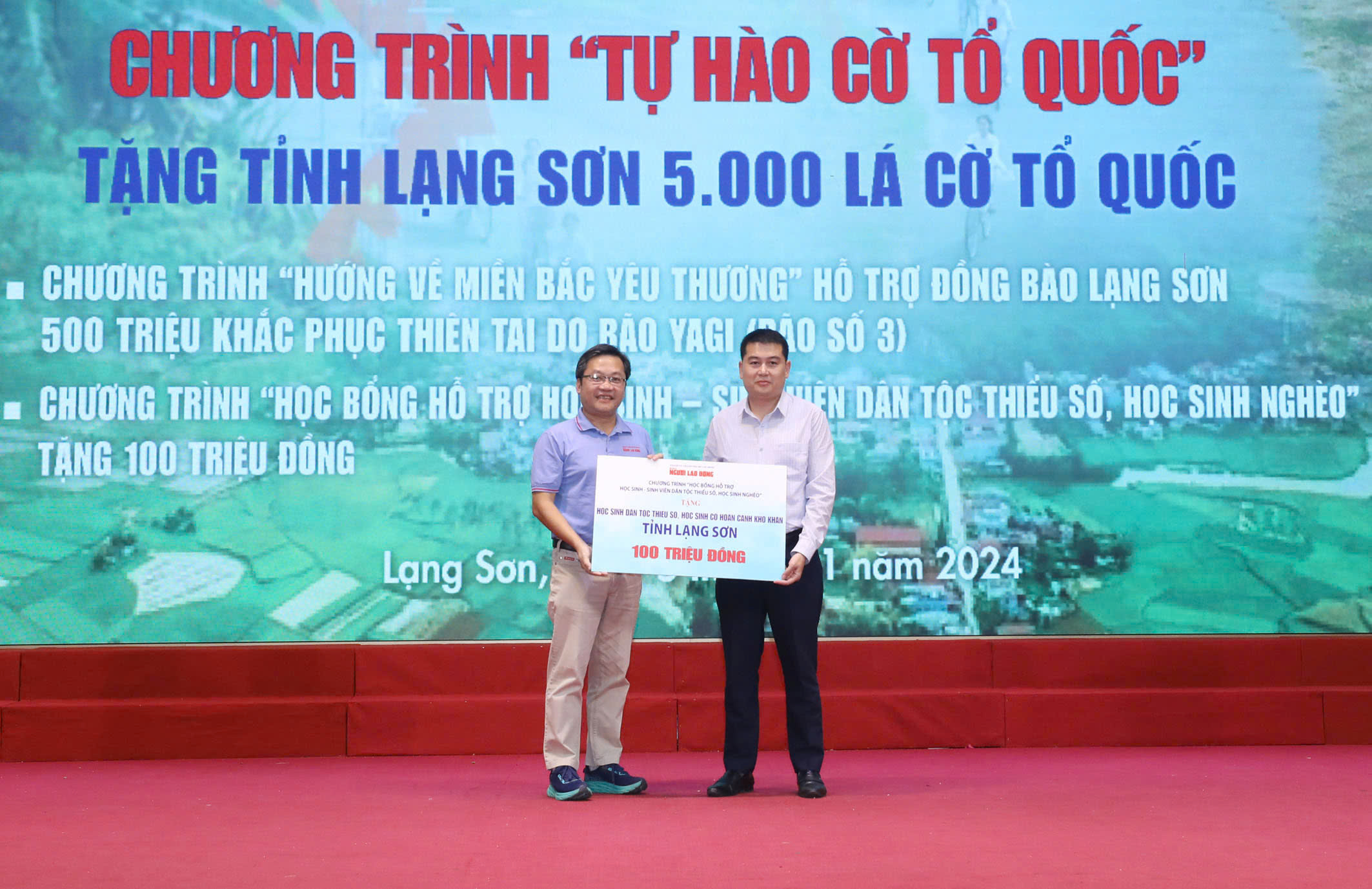 Trao tặng 5.000 lá cờ Tổ quốc tại Lạng Sơn- Ảnh 8.