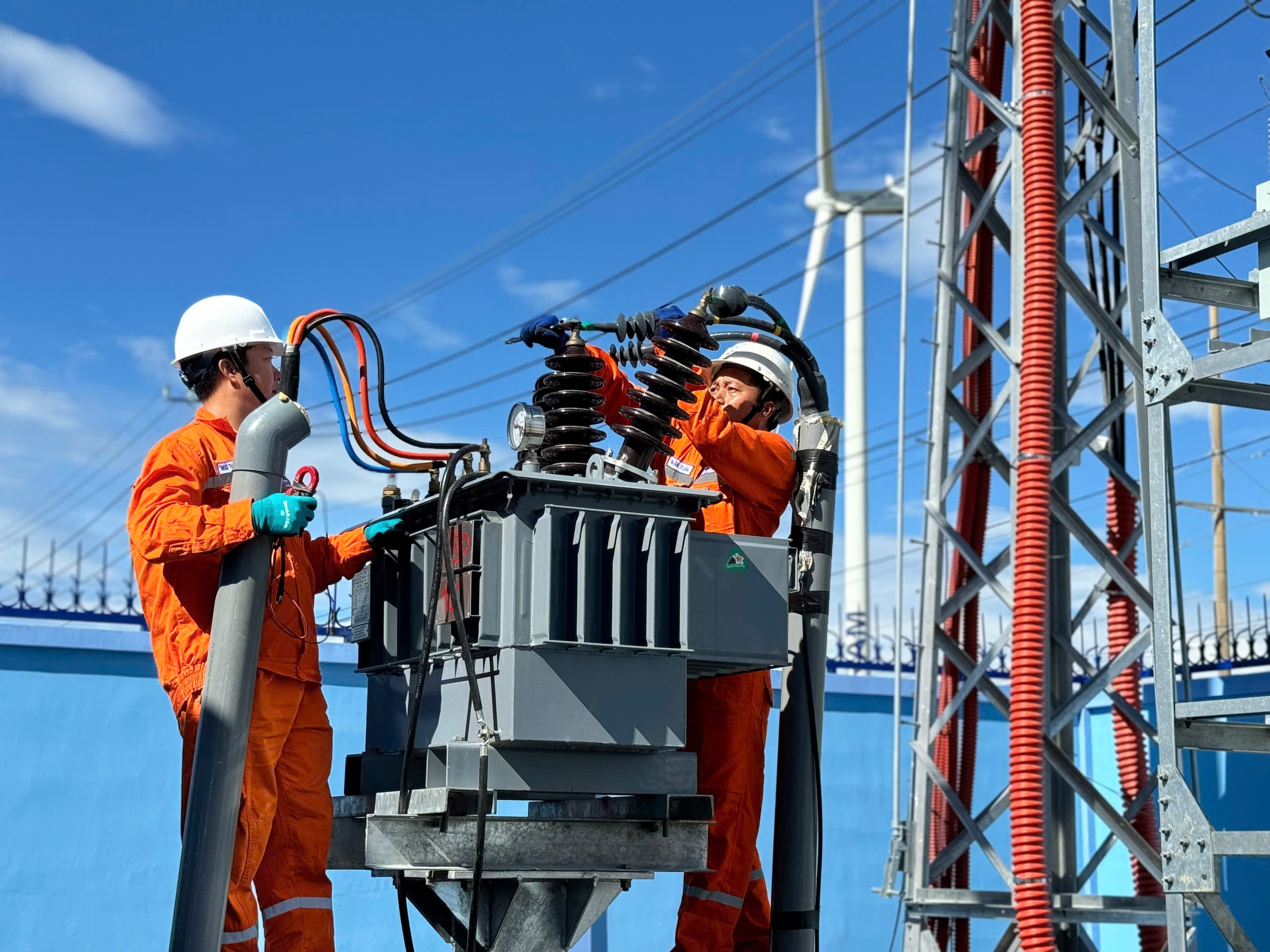 EVNSPC đ&oacute;ng điện, đưa v&agrave;o vận h&agrave;nh loạt c&ocirc;ng tr&igrave;nh trọng điểm- Ảnh 5.