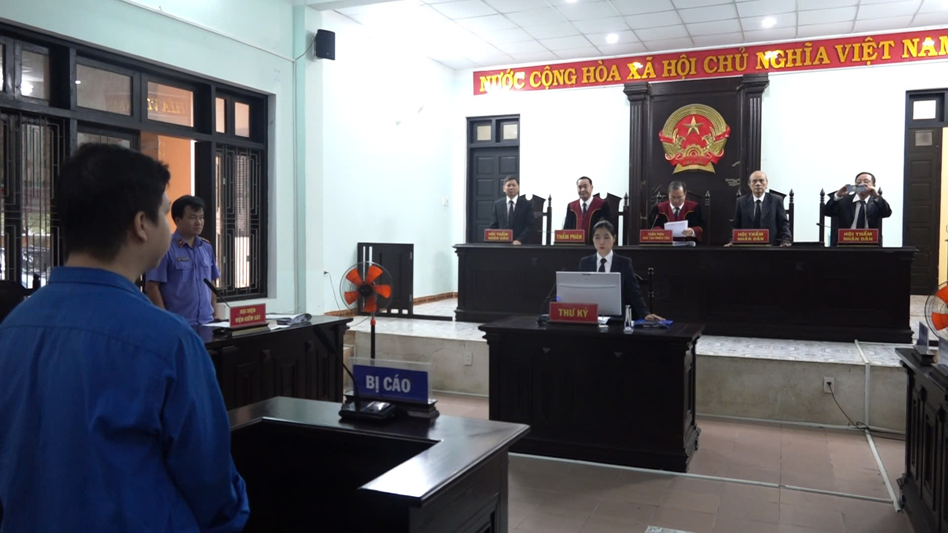 Bị c&aacute;o Nguyễn Đăng Vinh bị tuy&ecirc;n phạt 18 năm t&ugrave; về tội giết người.