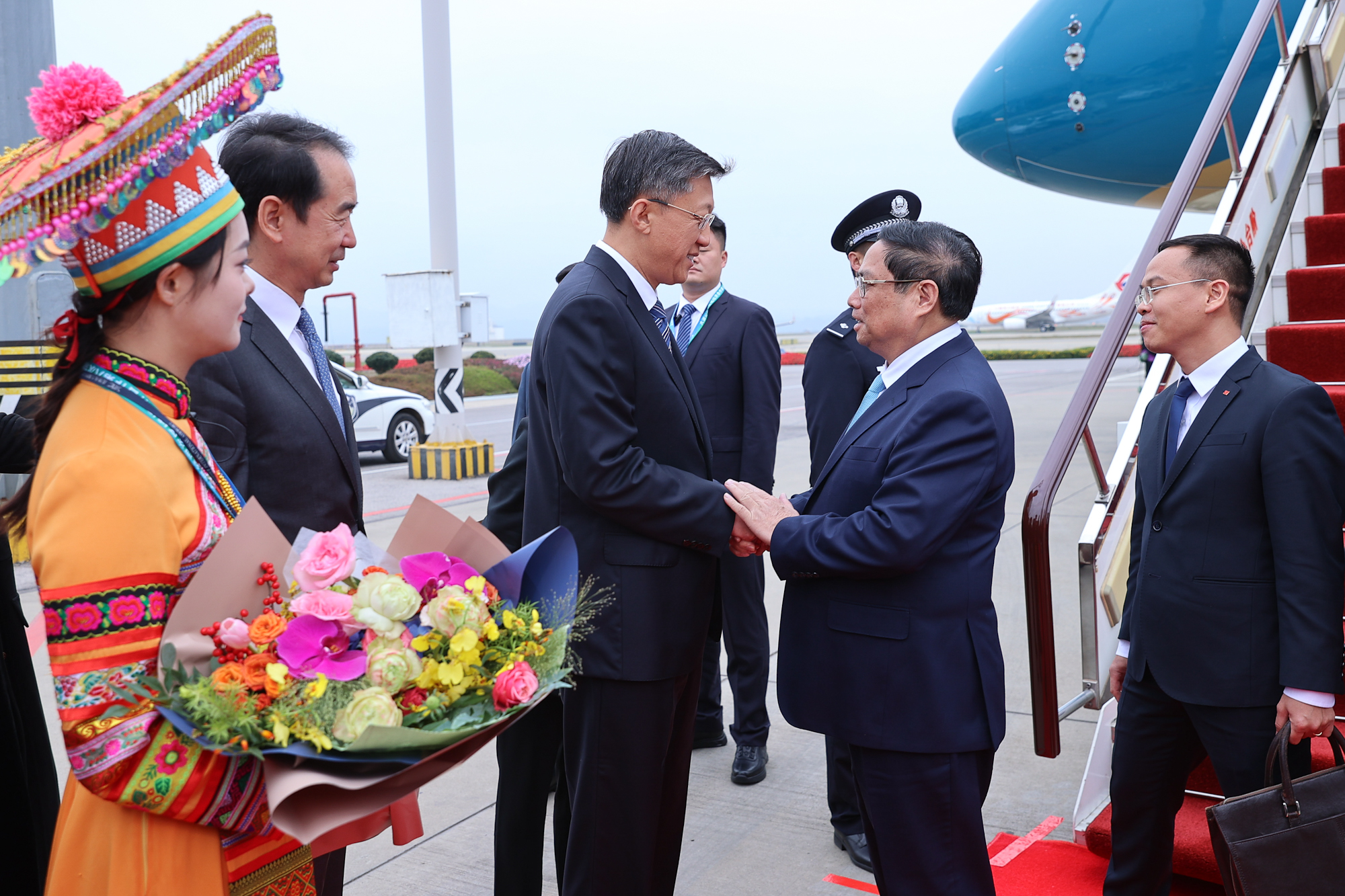 Thủ tướng Phạm Minh Ch&iacute;nh tới V&acirc;n Nam, bắt đầu chuyến c&ocirc;ng t&aacute;c tại Trung Quốc- Ảnh 2.