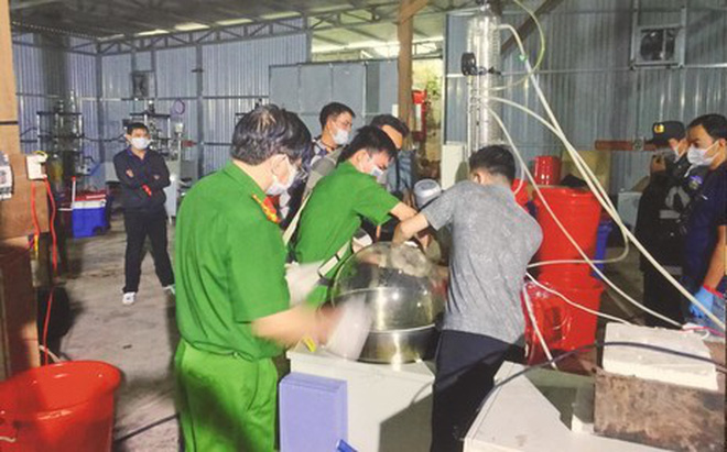 Bắt "cai" lao động ki&ecirc;m "đại l&yacute;" ma t&uacute;y- Ảnh 1.