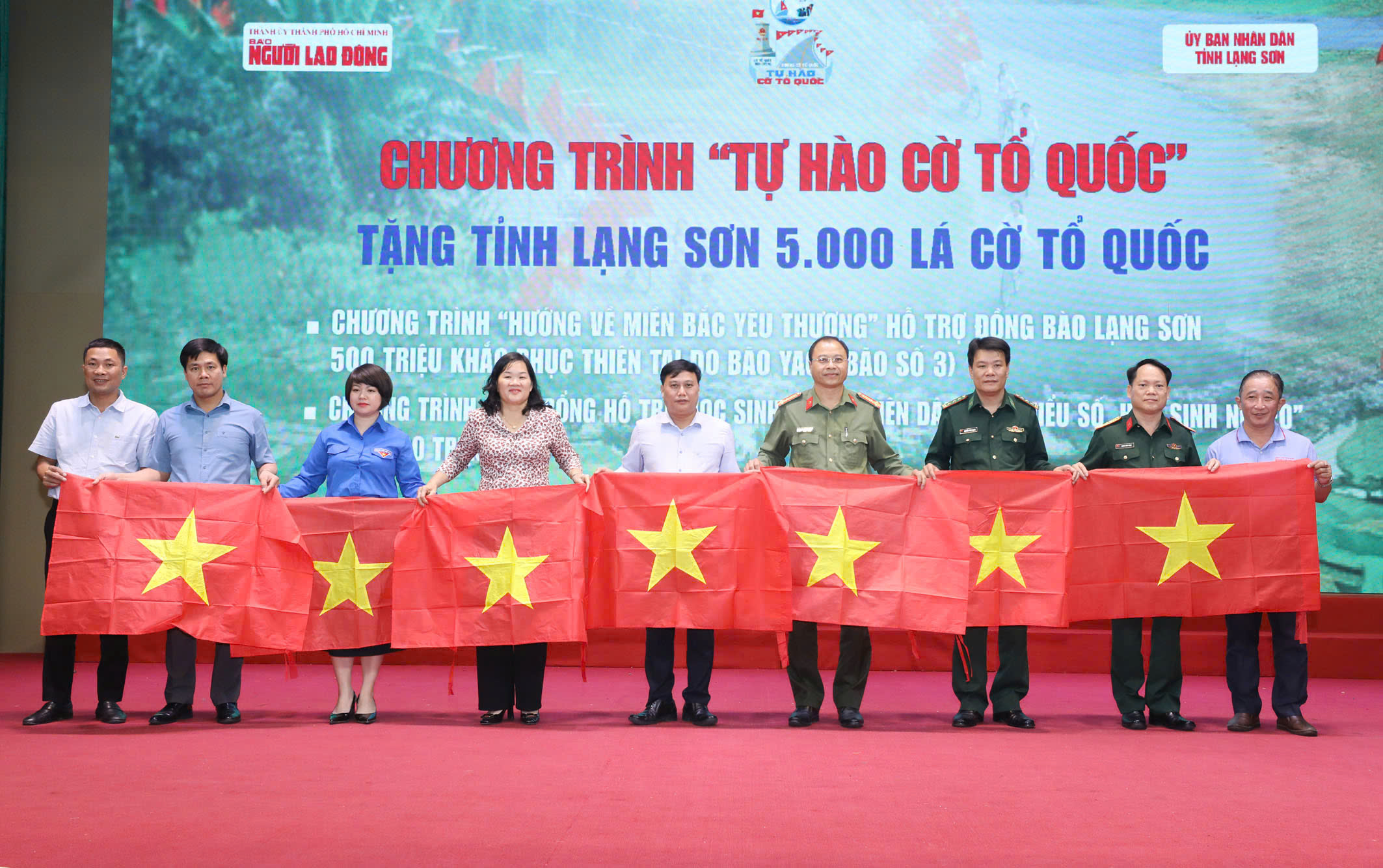 Trao tặng 5.000 lá cờ Tổ quốc tại Lạng Sơn- Ảnh 6.