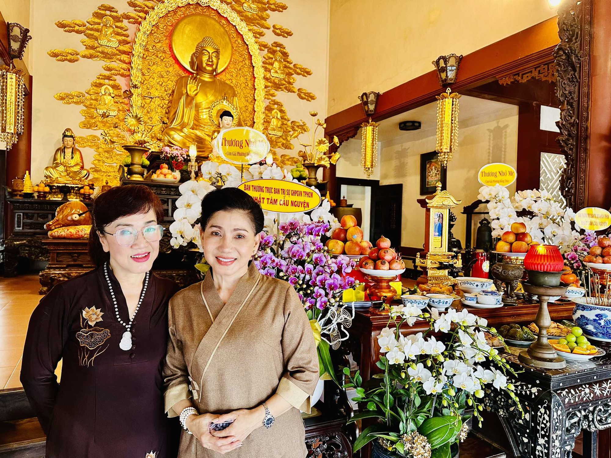 Đông đảo nghệ sĩ dự Giỗ "sầu nữ" Út Bạch Lan- Ảnh 1.