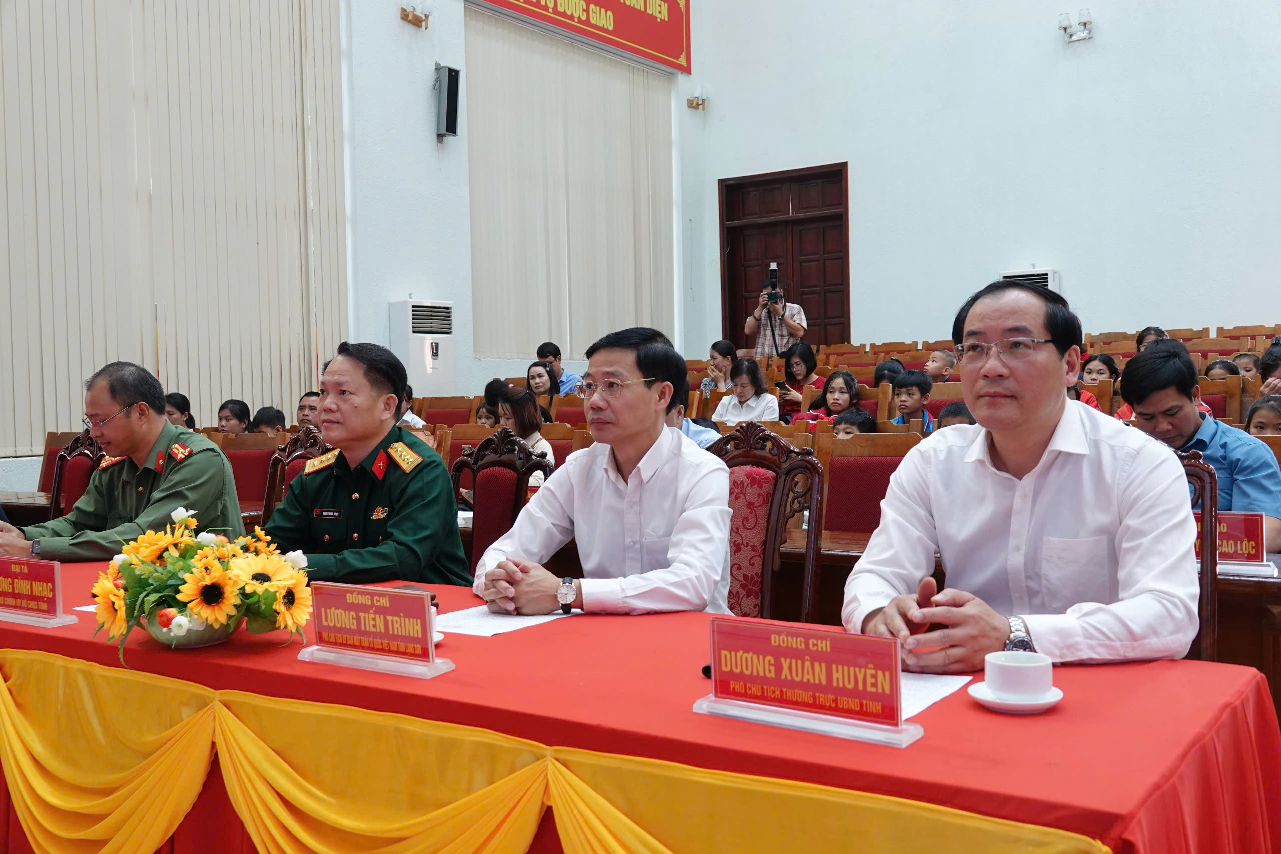Trao tặng 5.000 lá cờ Tổ quốc tại Lạng Sơn- Ảnh 2.