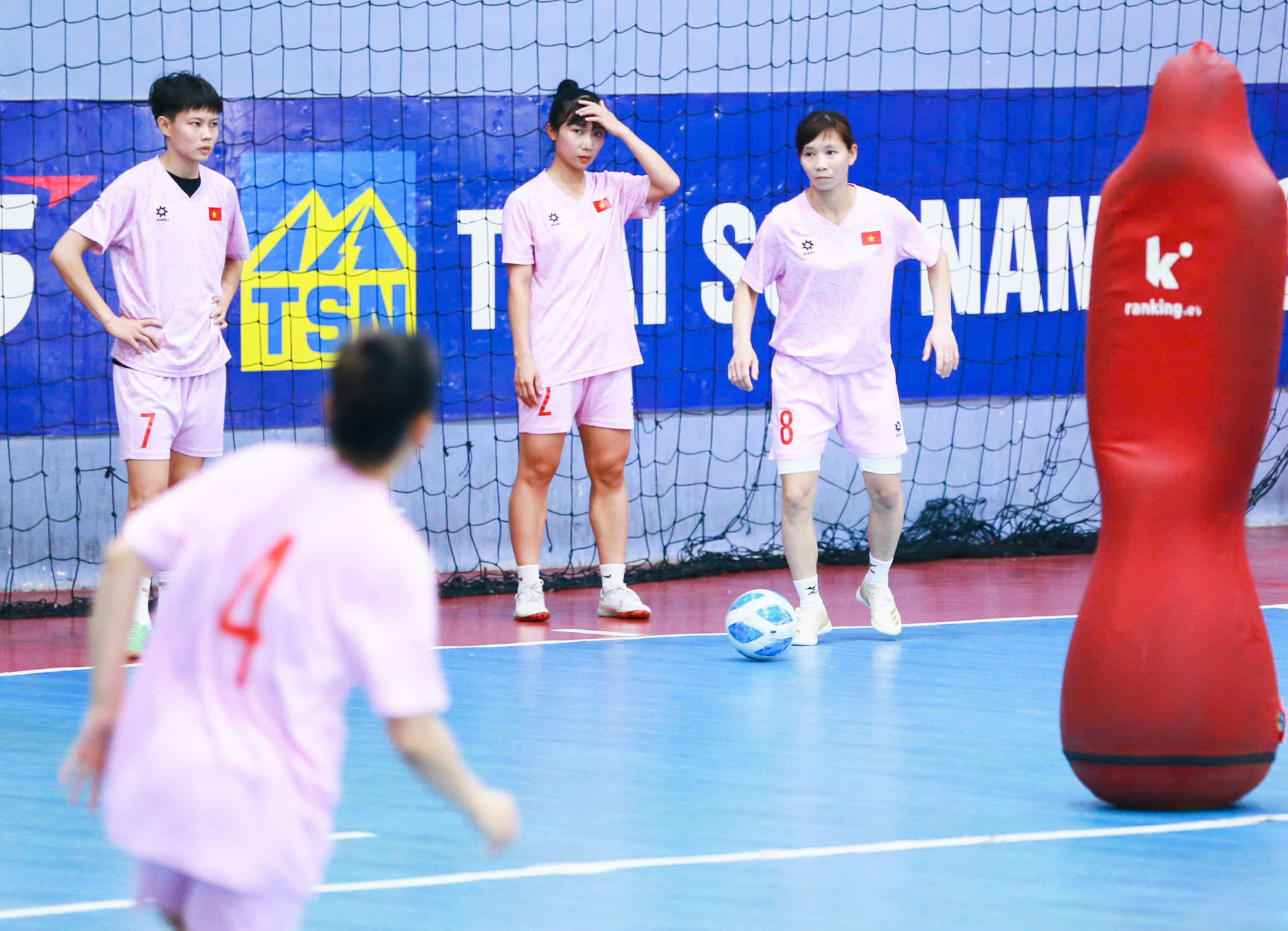 Futsal nữ Việt Nam được đề xuất c&oacute; hạng mục Quả b&oacute;ng v&agrave;ng- Ảnh 2.