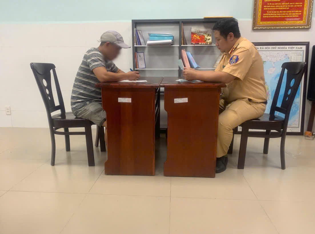 Tài xế xe ben ngông cuồng ở TP HCM lãnh hậu quả- Ảnh 1.