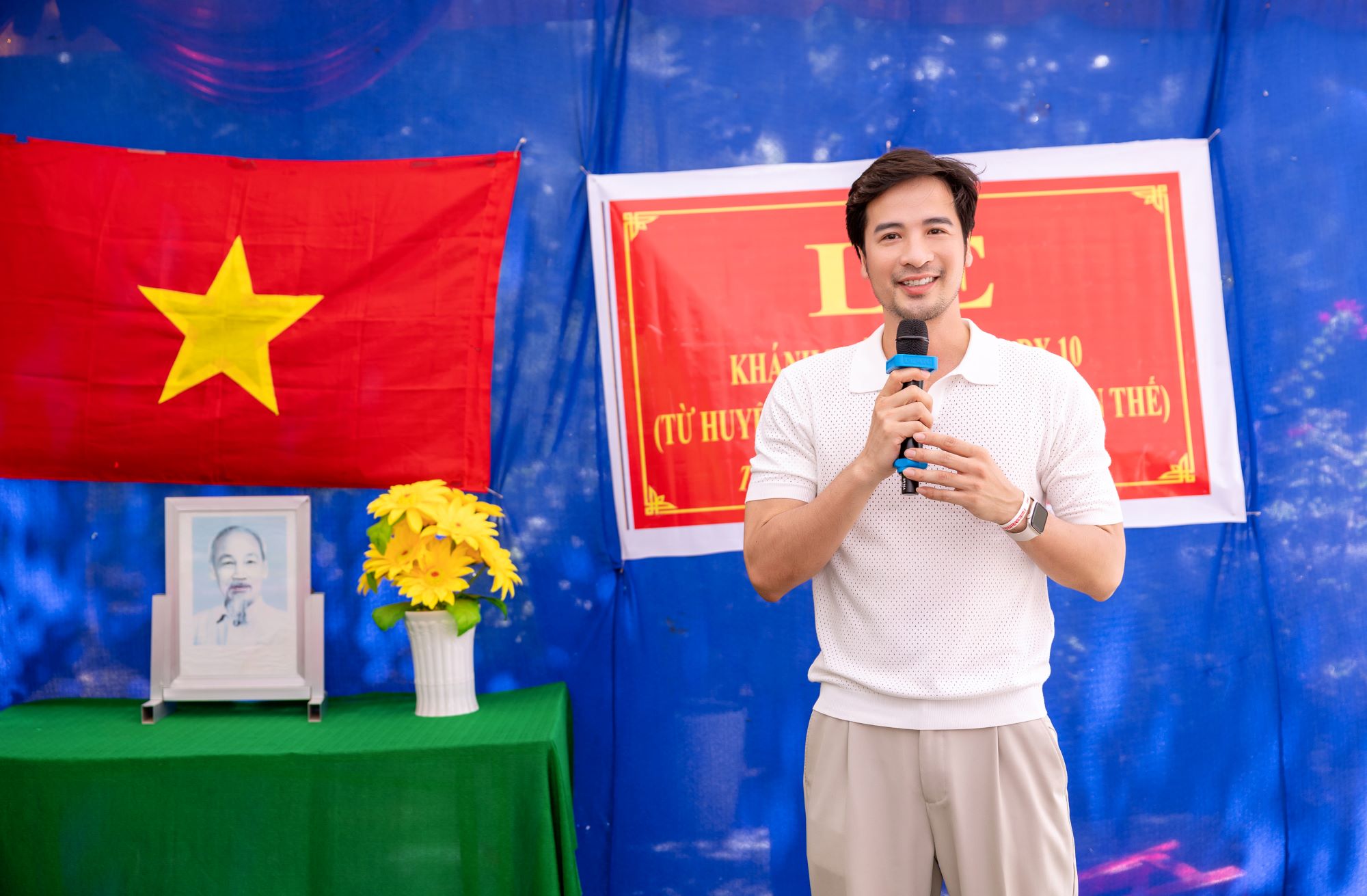Diễn viên Đoàn Minh Tài và nhà hảo tâm tài trợ xây cầu xã Tân Hưng- Ảnh 4.