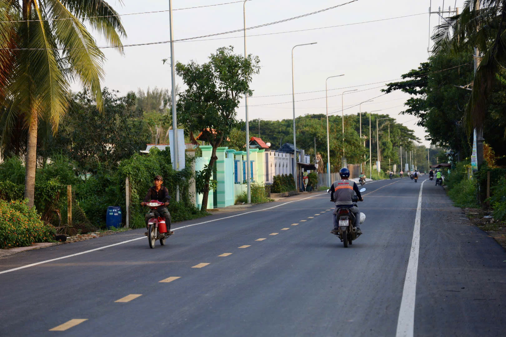 Đối lập hai b&ecirc;n cầu Long Đại, đoạn "n&aacute;t như tương", đoạn sạch sẽ, th&ocirc;ng tho&aacute;ng- Ảnh 9.