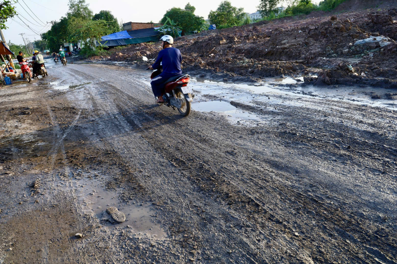 Đối lập hai b&ecirc;n cầu Long Đại, đoạn "n&aacute;t như tương", đoạn sạch sẽ, th&ocirc;ng tho&aacute;ng- Ảnh 5.