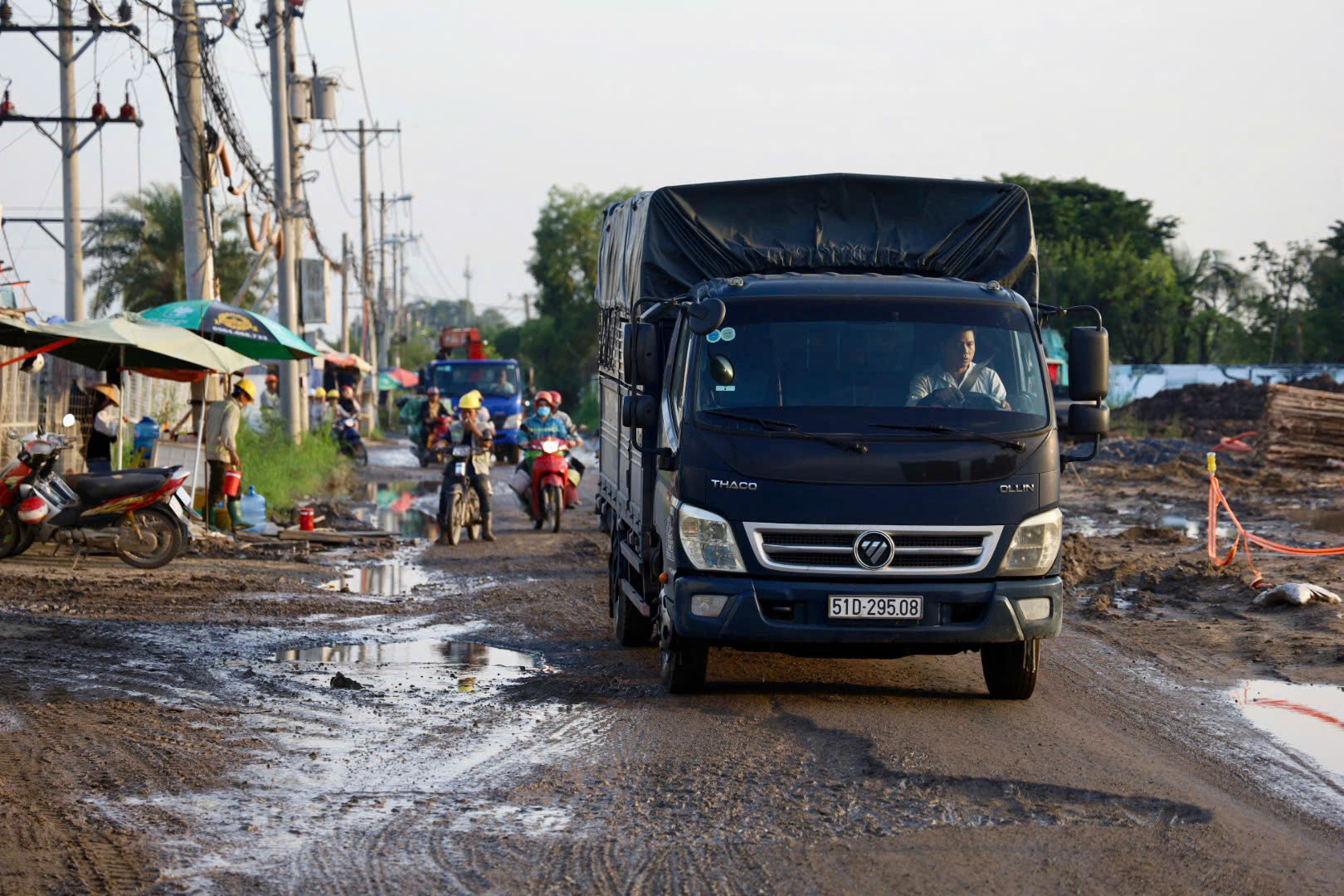 Đối lập hai b&ecirc;n cầu Long Đại, đoạn "n&aacute;t như tương", đoạn sạch sẽ, th&ocirc;ng tho&aacute;ng- Ảnh 8.