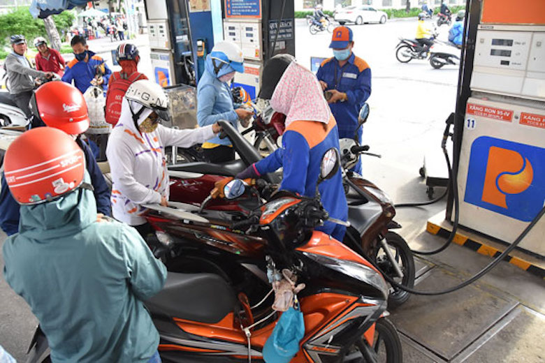 Giá xăng dầu tăng trở lại, RON95 lên sát 21.000 đồng/lít- Ảnh 1.