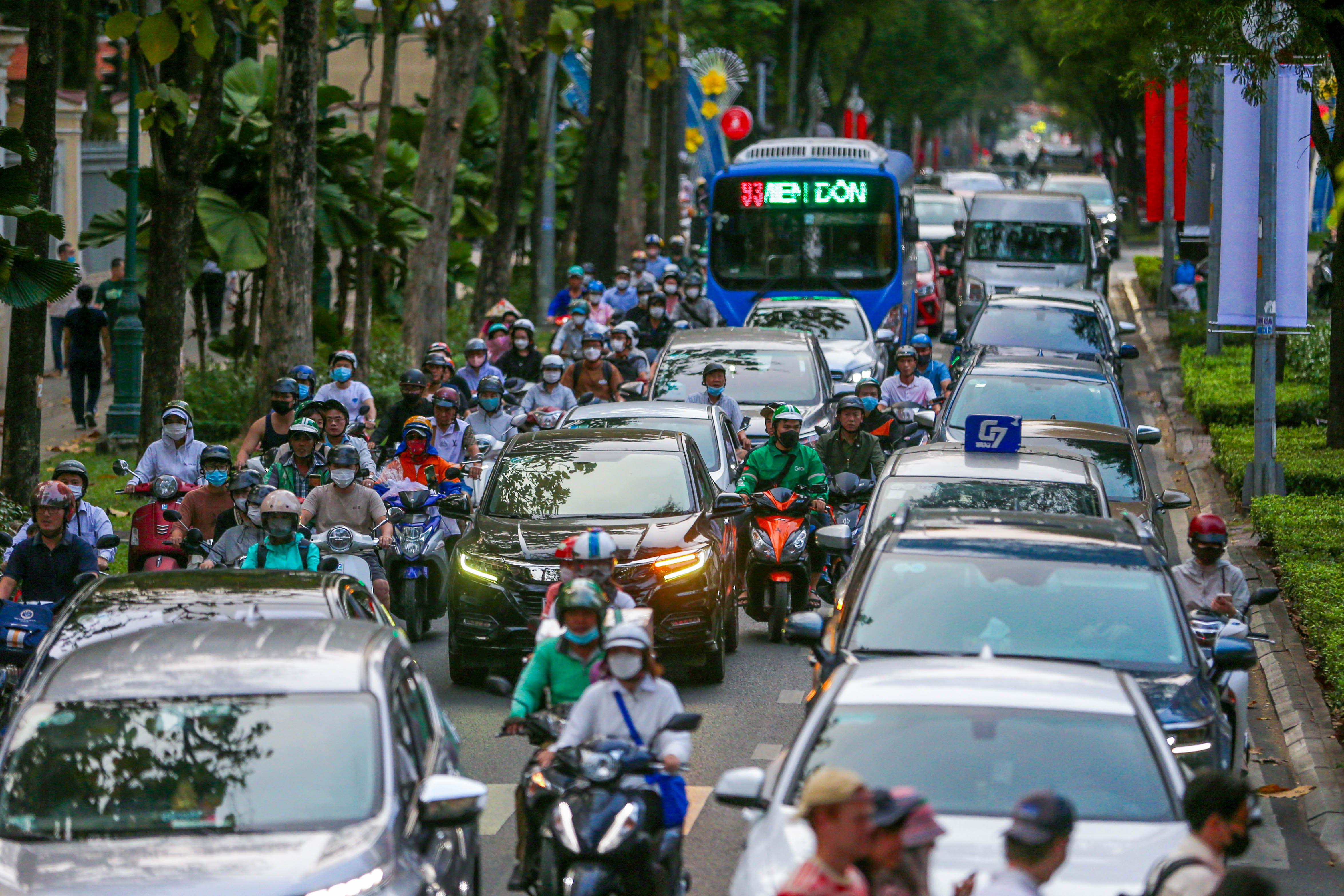 Gay go bài toán phương tiện cá nhân- Ảnh 1.