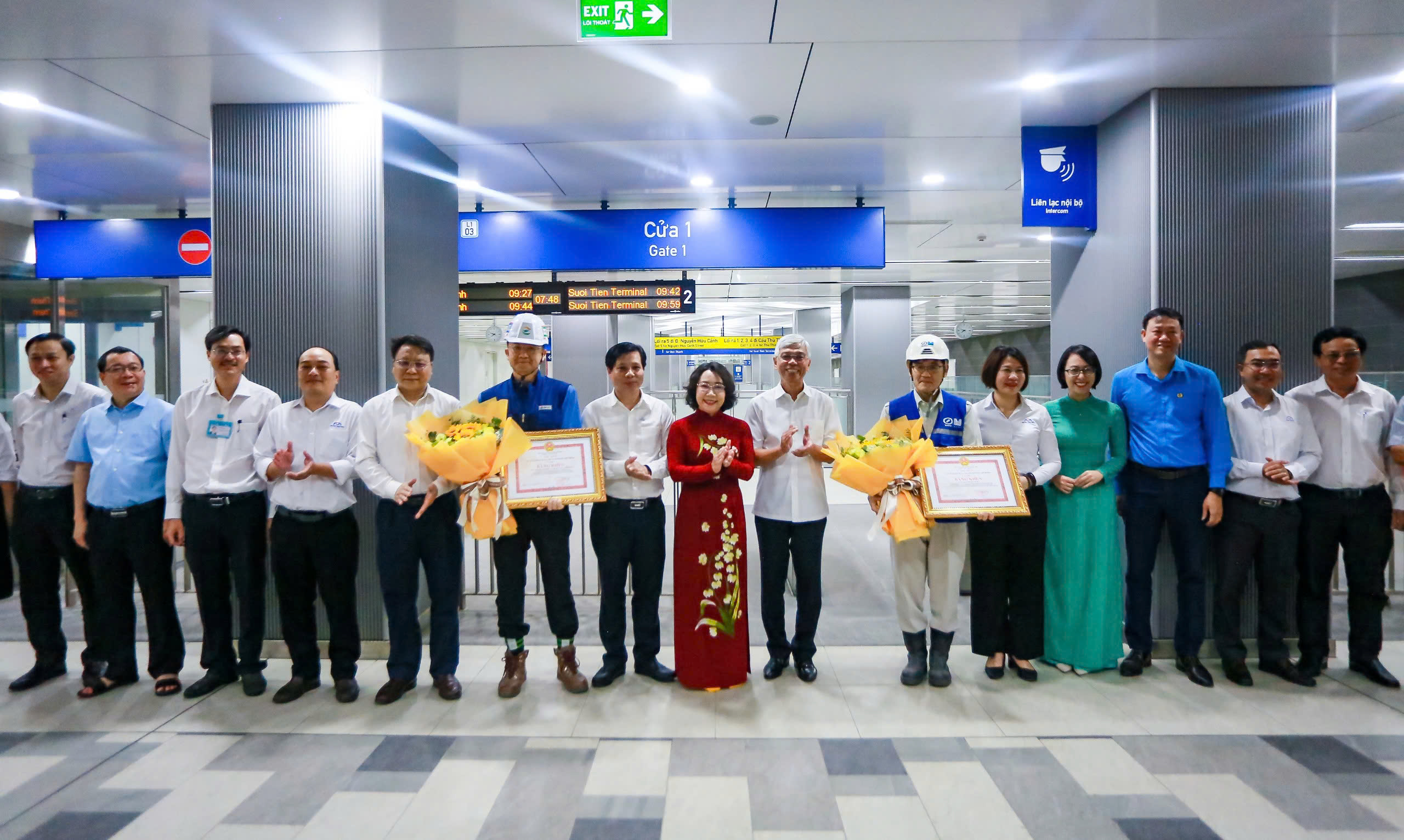 TP HCM tặng bằng khen cho 2 nh&agrave; thầu tuyến Metro số 1- Ảnh 1.