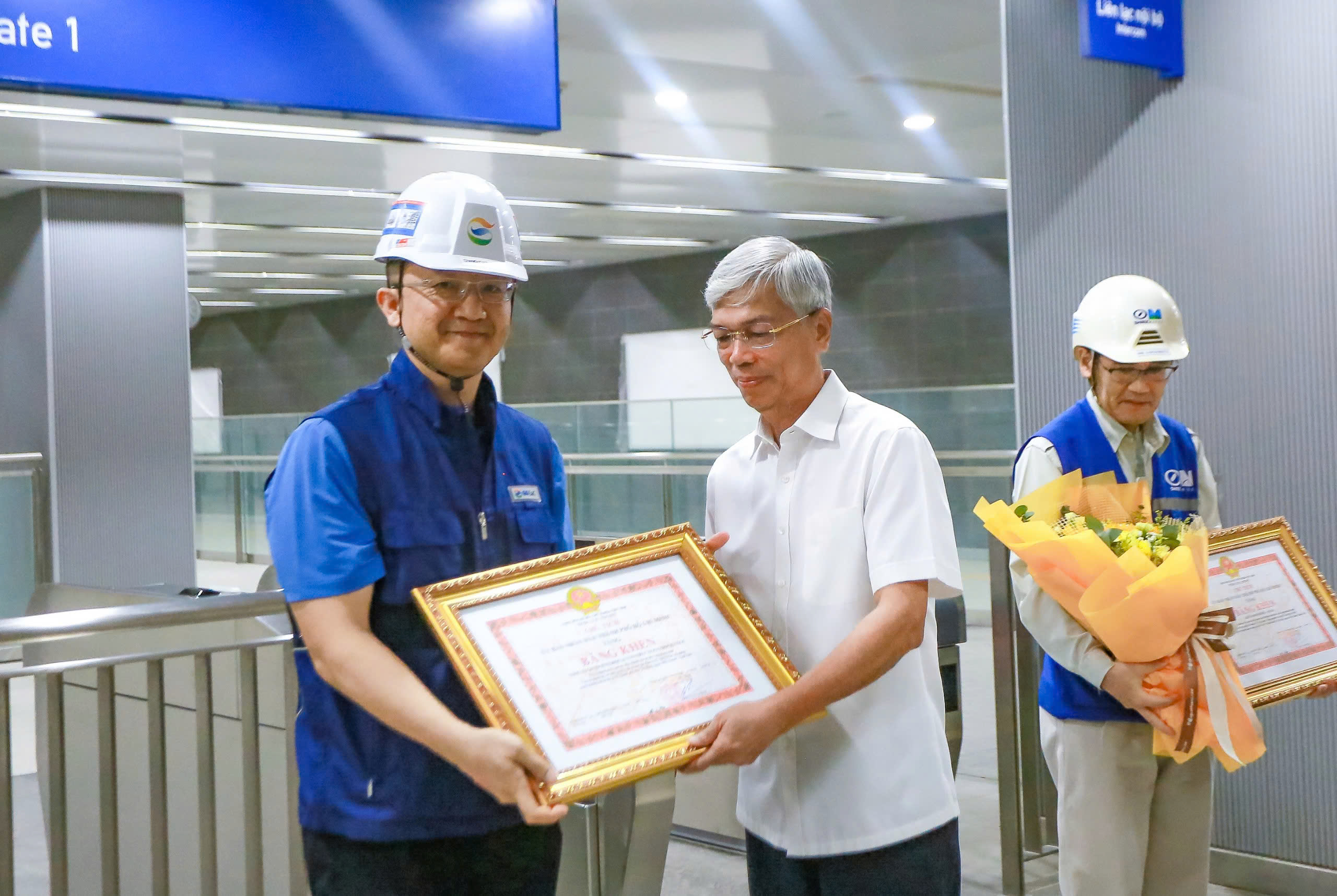 TP HCM tặng bằng khen cho 2 nh&agrave; thầu tuyến Metro số 1- Ảnh 2.