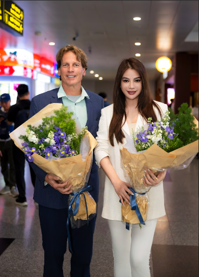 Trương Ngọc &Aacute;nh rạng rỡ đ&oacute;n Chủ tịch BGK hạng mục Phim d&agrave;i của HANIFF VII- Ảnh 3.