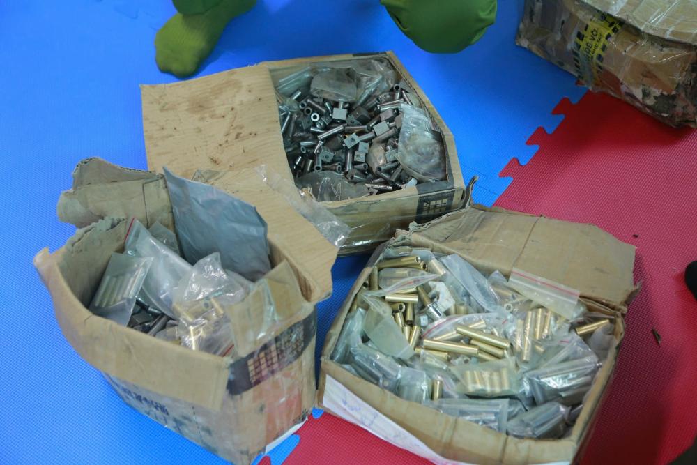 Triệt ph&aacute; đường d&acirc;y mua b&aacute;n vũ kh&iacute; &ldquo;n&oacute;ng&rdquo; xuy&ecirc;n quốc gia, thu giữ hơn 500 khẩu s&uacute;ng- Ảnh 8.