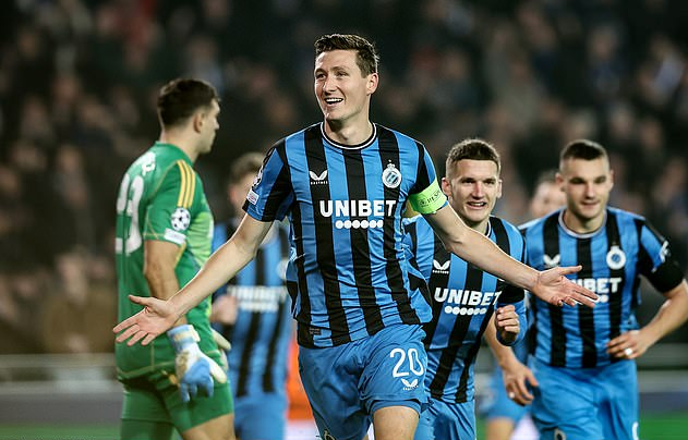 Sai s&oacute;t ngớ ngẩn của hậu vệ Tyron Mings khiến Aston Villa thua sốc ở Champions League- Ảnh 7.