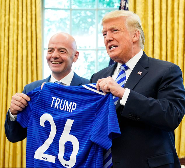 Động th&aacute;i đ&aacute;ng ch&uacute; &yacute; của chủ tịch FIFA với Tổng thống đắc cử Donald Trump- Ảnh 2.