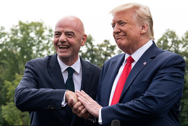 Động th&aacute;i đ&aacute;ng ch&uacute; &yacute; của chủ tịch FIFA với Tổng thống đắc cử Donald Trump- Ảnh 1.