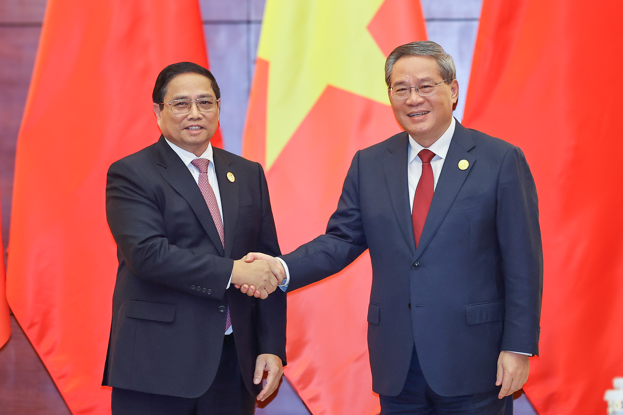 Thủ tướng Phạm Minh Ch&iacute;nh hội đ&agrave;m Thủ tướng Trung Quốc L&yacute; Cường- Ảnh 1.