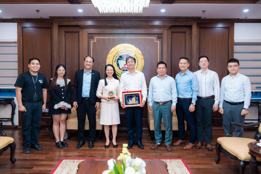 Gần 1.200 sinh vi&ecirc;n tham dự talkshow &ldquo;Từ sinh vi&ecirc;n Kinh tế đến Thủ lĩnh C&ocirc;ng nghệ&rdquo;- Ảnh 2.