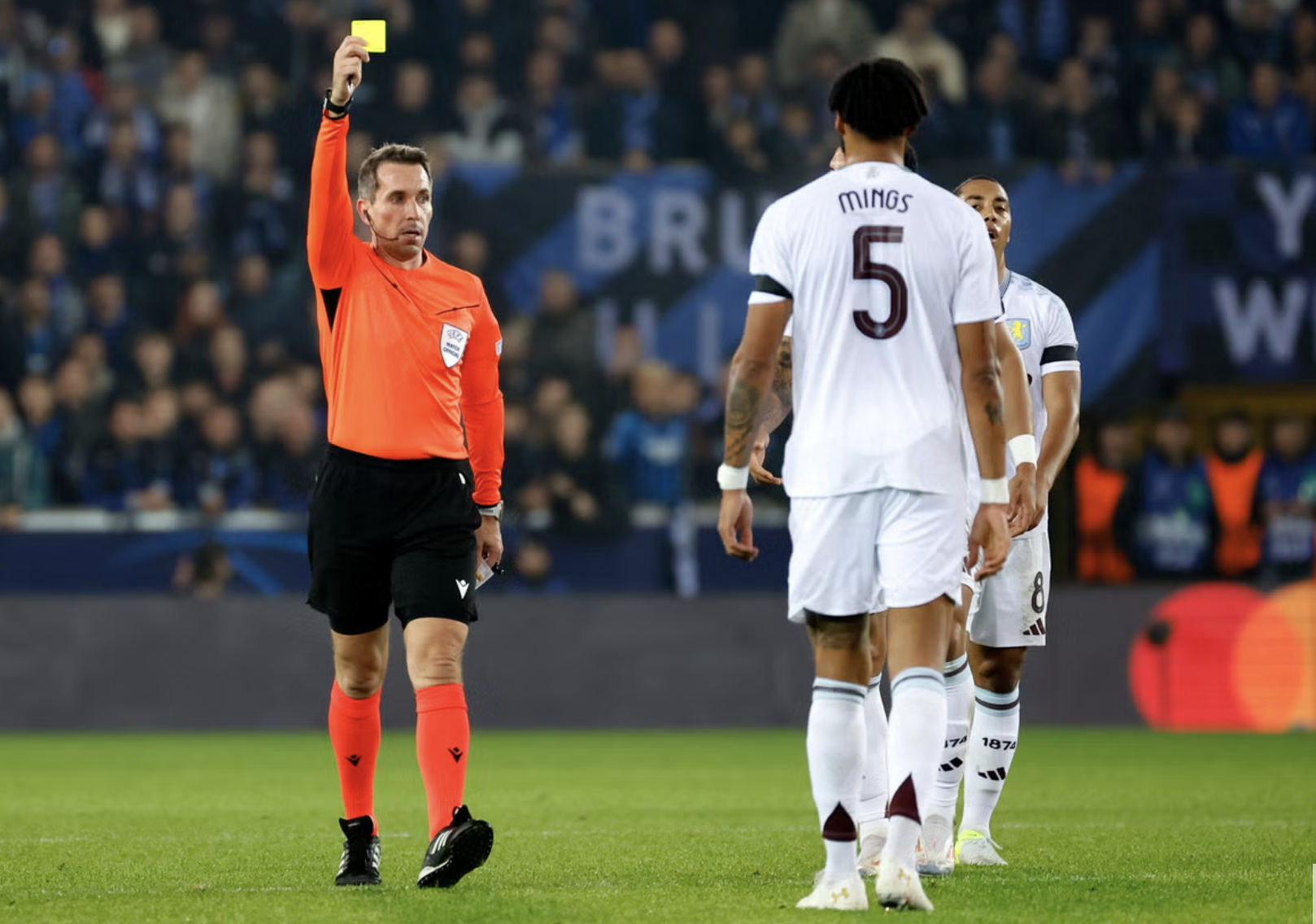 Sai s&oacute;t ngớ ngẩn của hậu vệ Tyron Mings khiến Aston Villa thua sốc ở Champions League- Ảnh 4.