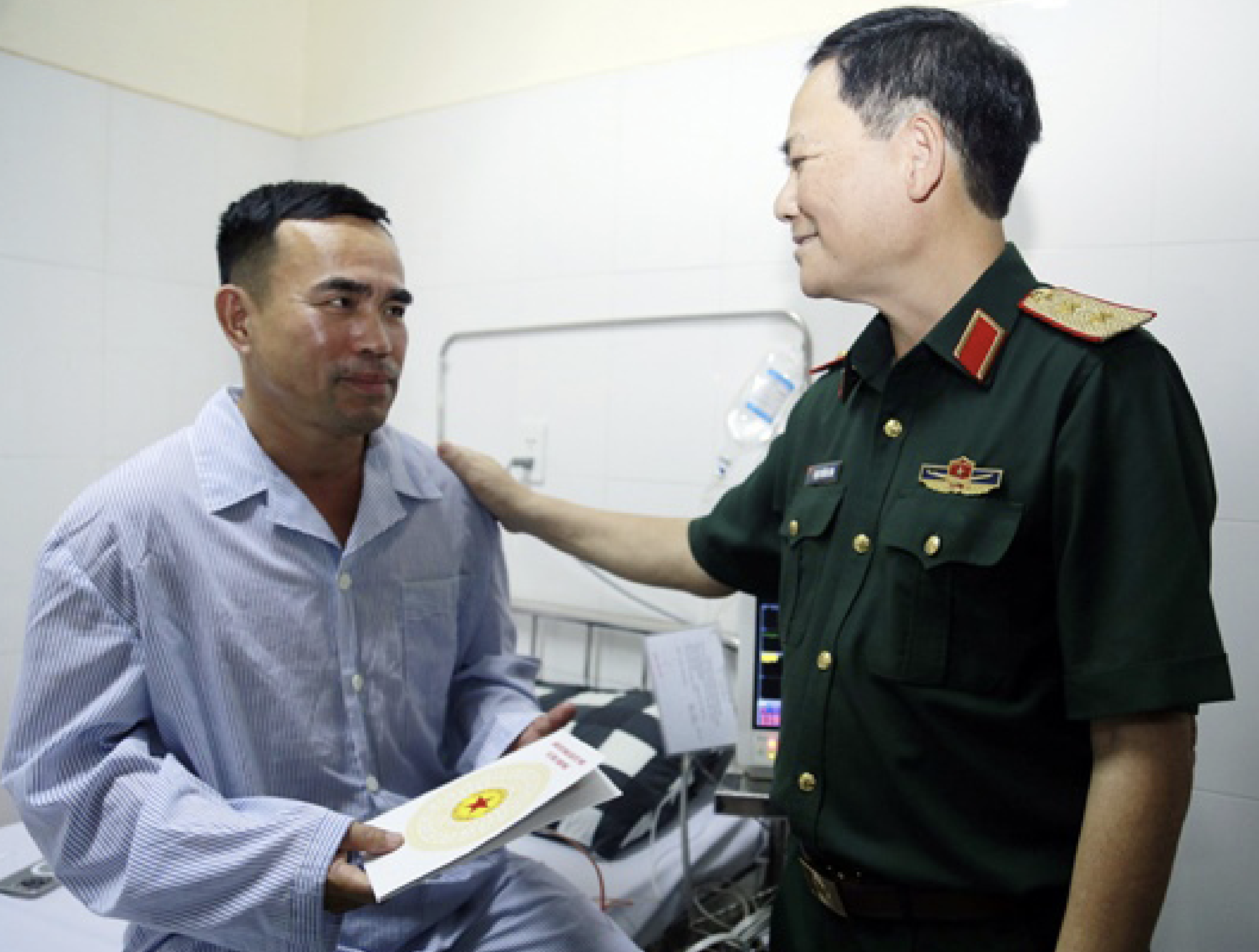 Phi c&ocirc;ng m&aacute;y bay qu&acirc;n sự rơi ở B&igrave;nh Định kể l&yacute; do phải nhảy d&ugrave;- Ảnh 4.