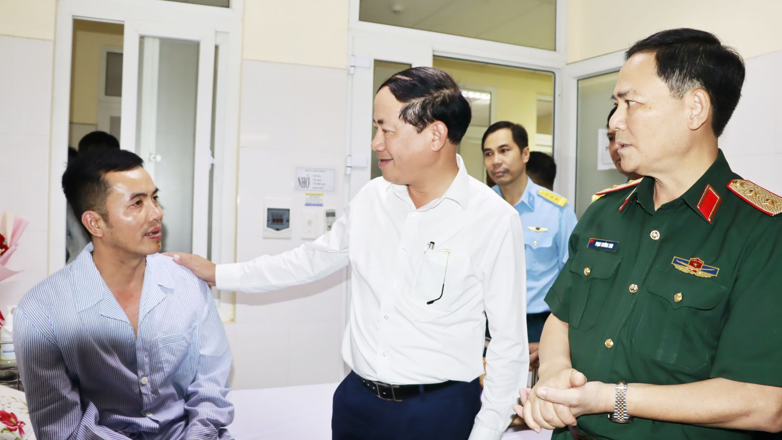 Vụ máy bay quân sự rơi: Đại tướng Phan Văn Giang gửi thư khen Bình Định- Ảnh 1.