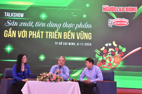 C&aacute;c diễn giả tham gia talkshow &ldquo;Sản xuất, ti&ecirc;u d&ugrave;ng thực phẩm gắn với ph&aacute;t triển bền vững&rdquo;, s&aacute;ng 8-11Ảnh: TẤN THẠNH