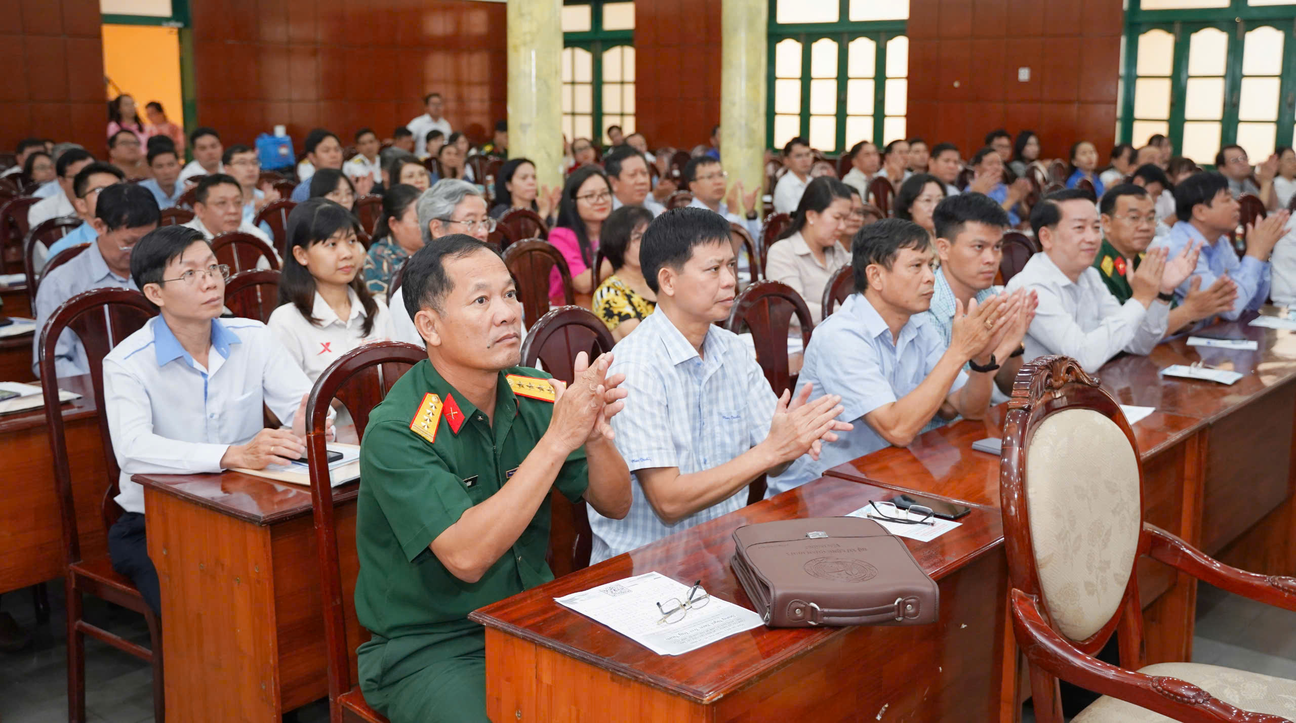 Tiếp th&ecirc;m sức mạnh cho qu&acirc;n - d&acirc;n v&ugrave;ng biển đảo T&acirc;y Nam- Ảnh 4.