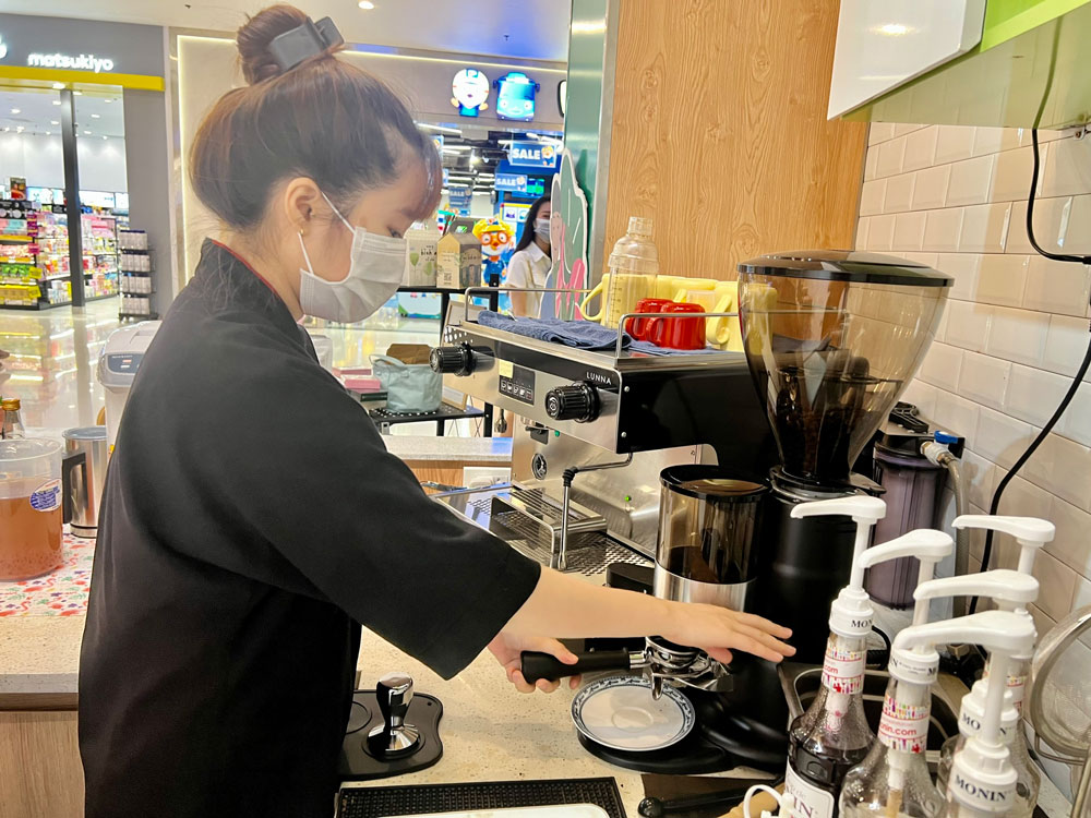 Ng&agrave;nh F&B đang ph&aacute;t triển mạnh ở Việt Nam, người lao động c&oacute; nhiều cơ hội việc l&agrave;m v&agrave; thu nhập tốt. Ảnh: HỒNG Đ&Agrave;O